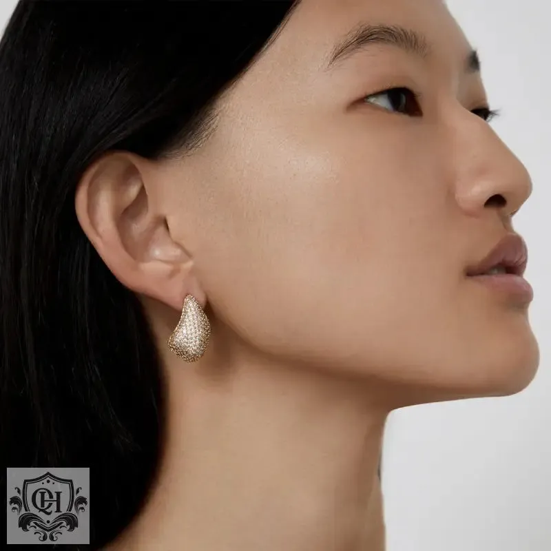 18K gold exquisite and dazzling teardrop-shaped diamond-studded earrings with a light luxury style