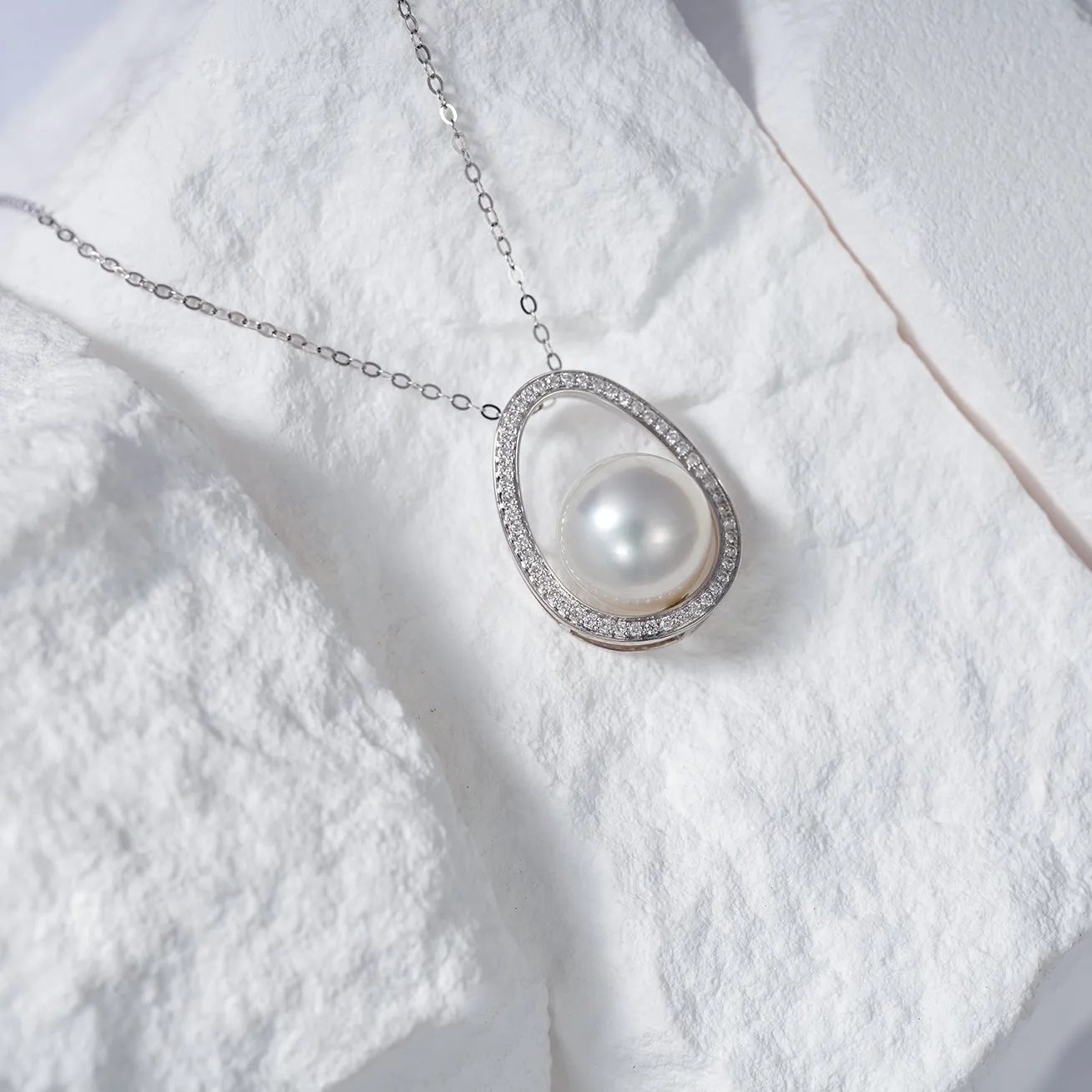 18K Solid Gold Diamond Australian White Saltwater Pearl Necklace KN00202