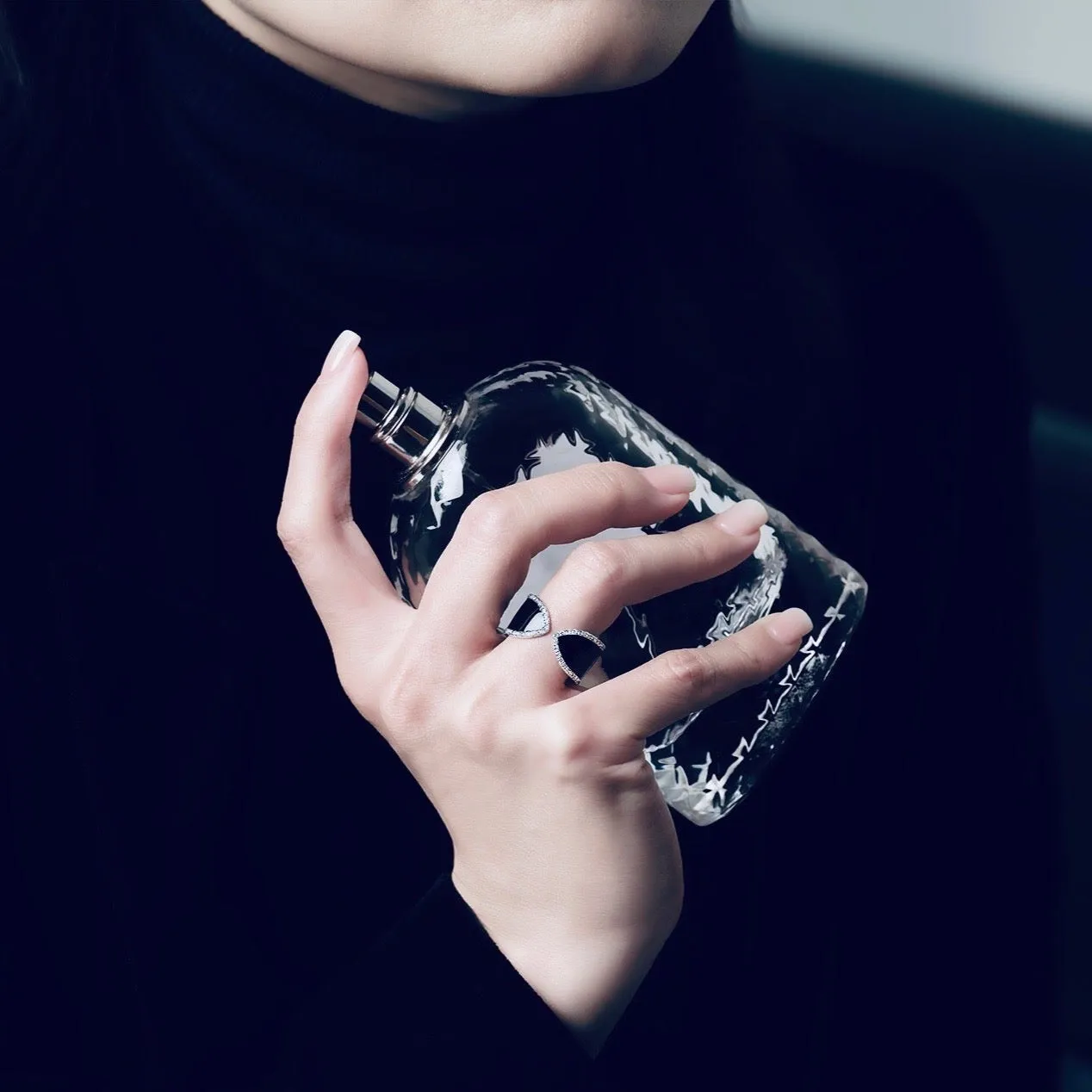 812 COLLECTION BLACK ENAMAL DOUBLE RING
