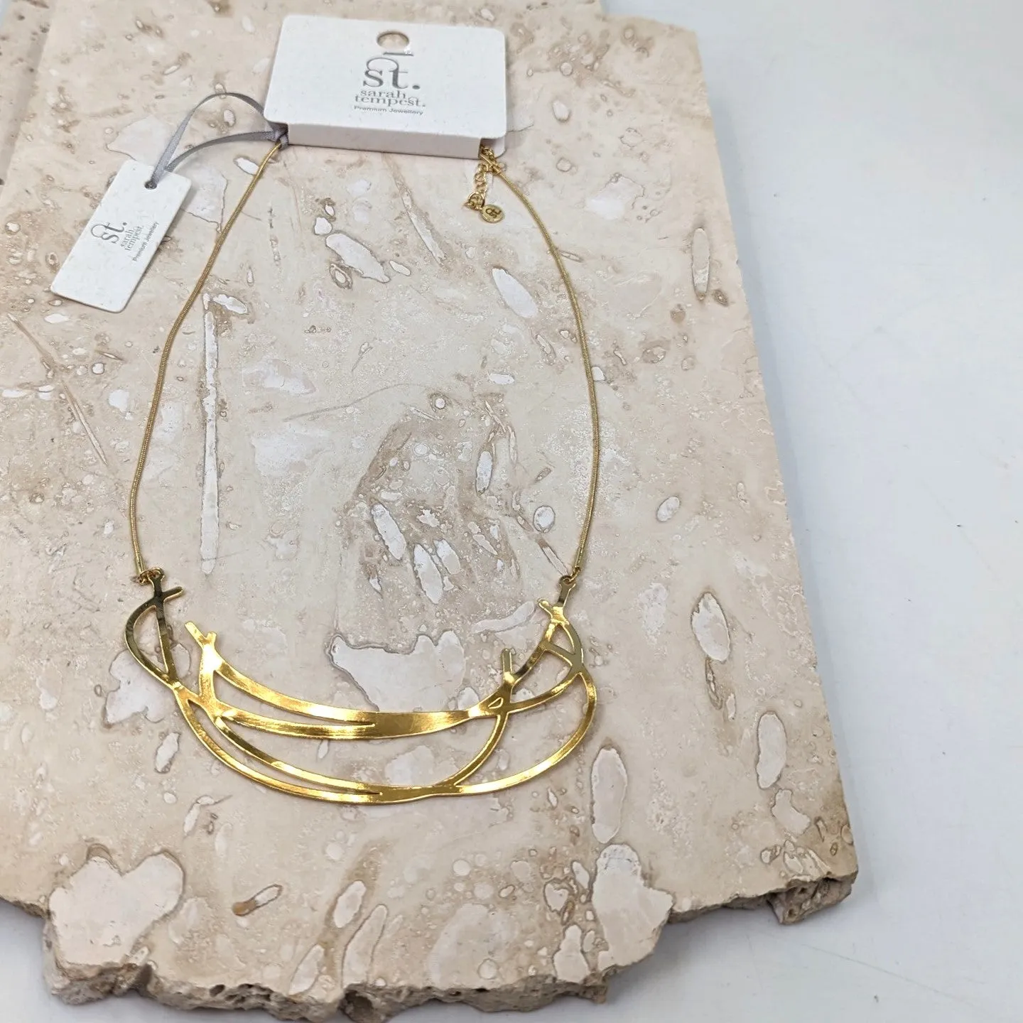 Contemporary scribble effect component necklace