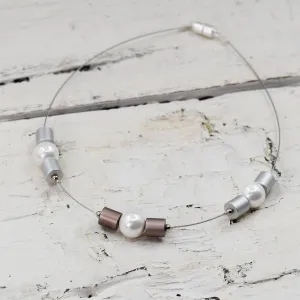 Contemporary wire necklace with cylindrical and white pearls