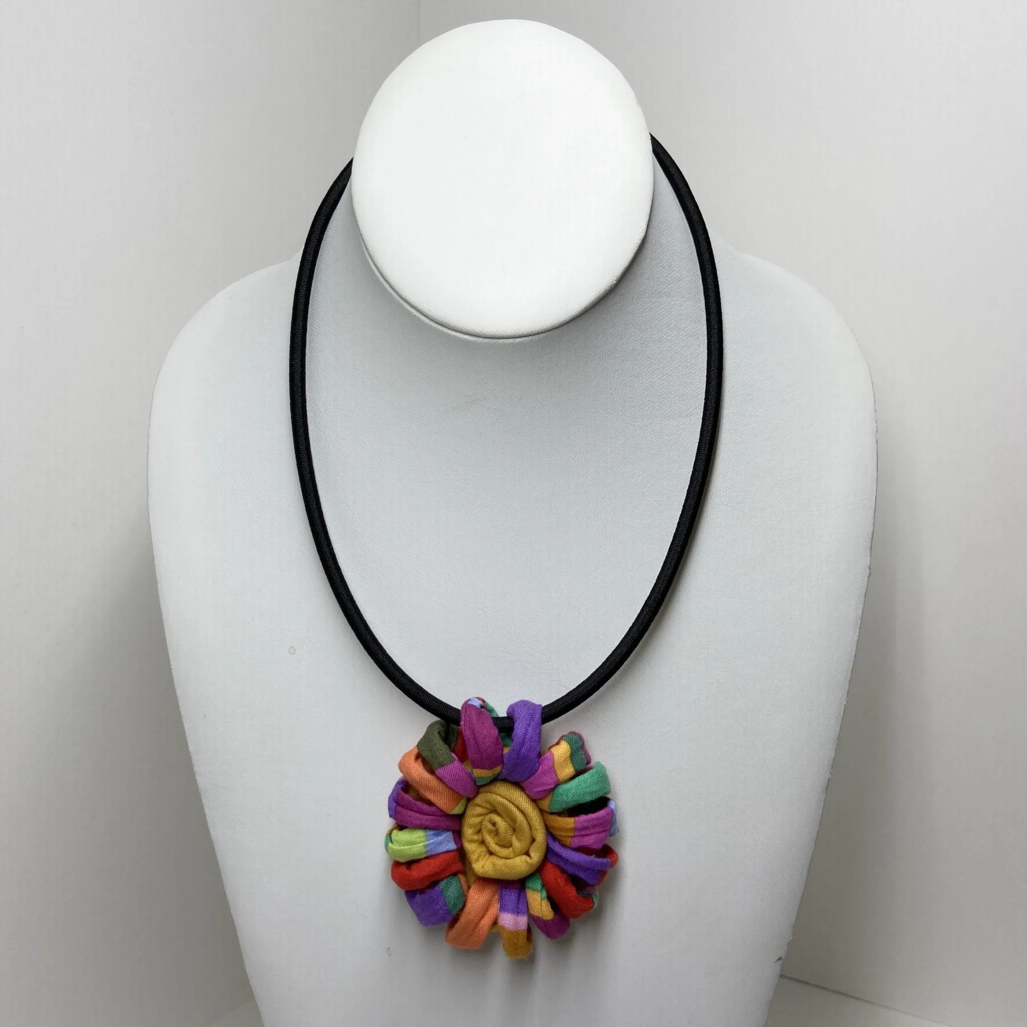 FICKLESTICKS Mum Necklace - BLACK AND WHITE (YELLOW CENTER) (NOT MULTI)