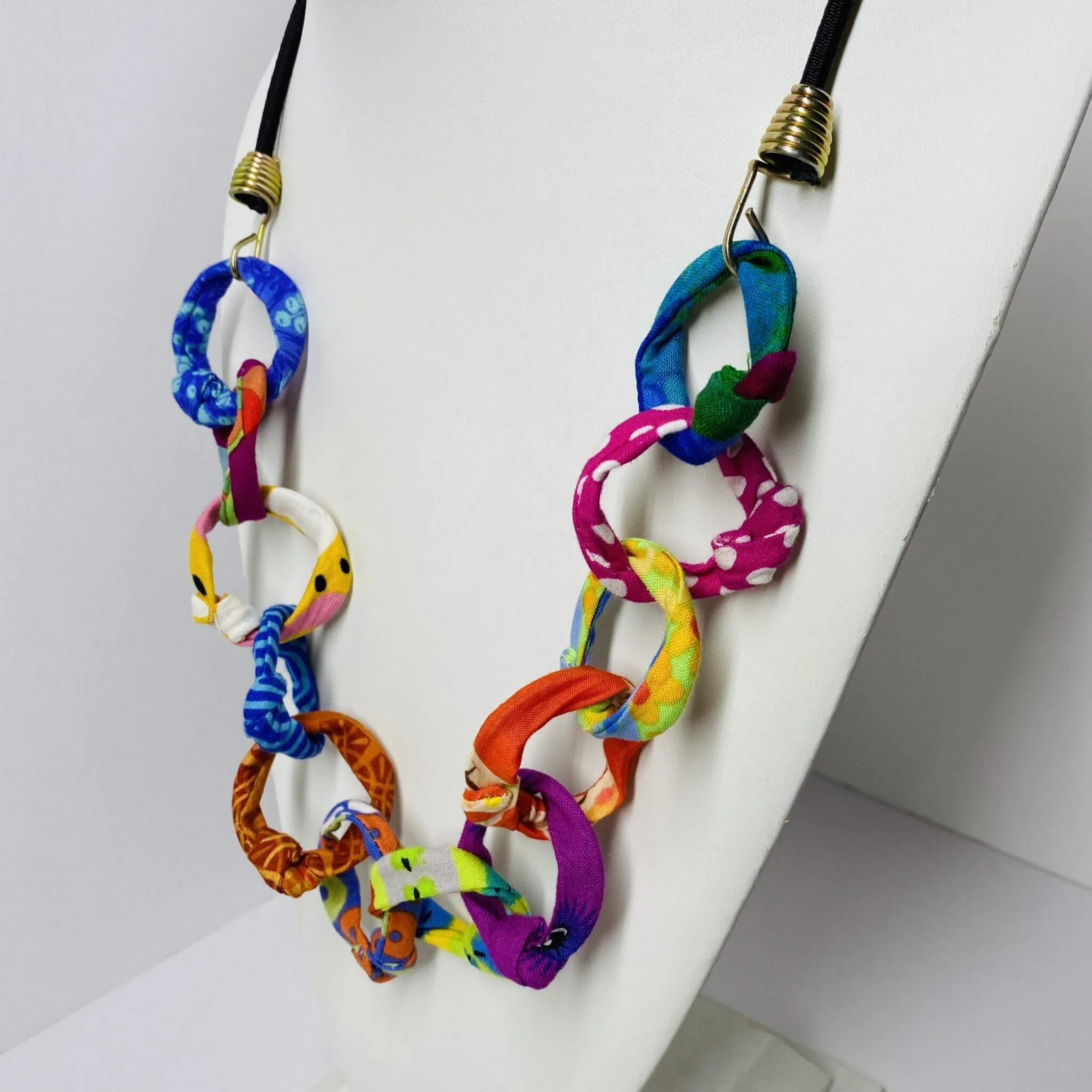 FICKLESTICKS Small Chain on Bungee Necklace - REDS (NOT MULTI)