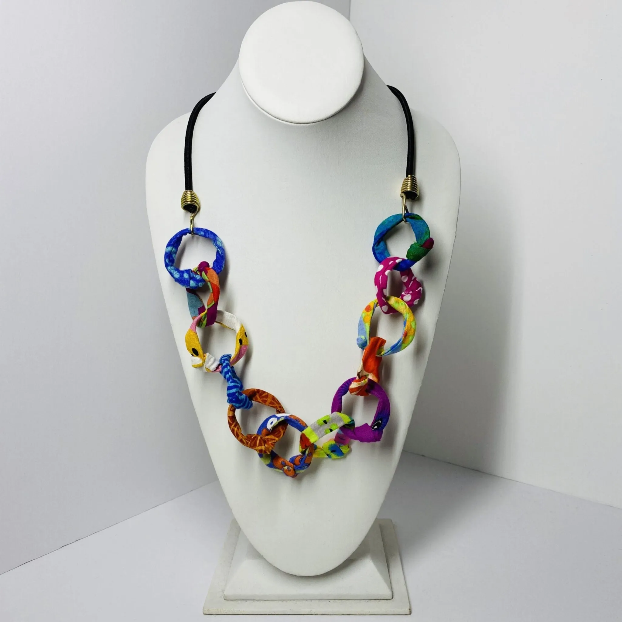 FICKLESTICKS Small Chain on Bungee Necklace - REDS (NOT MULTI)