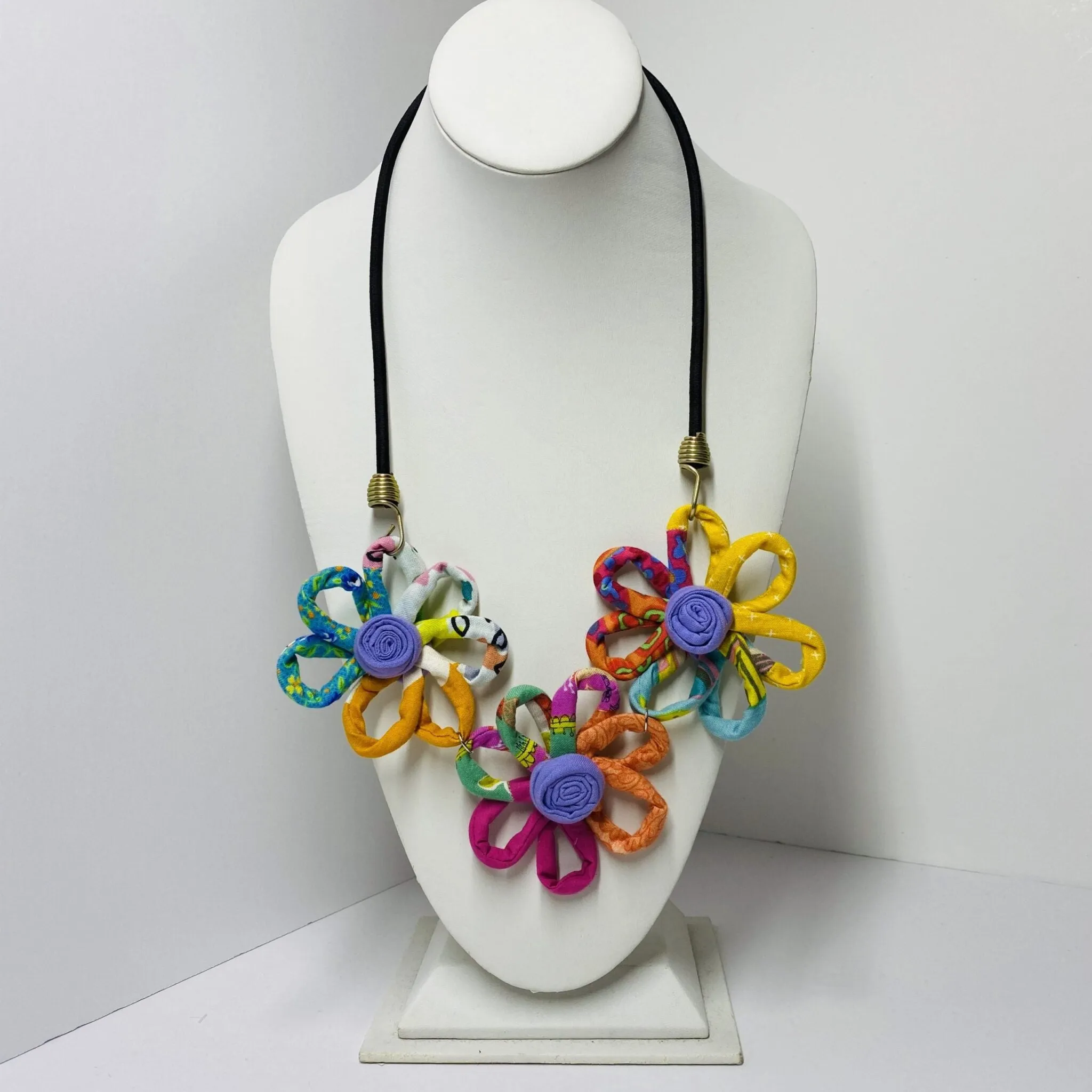 FICKLESTICKS Triple Daisy Necklace - BLACK AND WHITE (BLACK CENTER) (NOT MULTI)