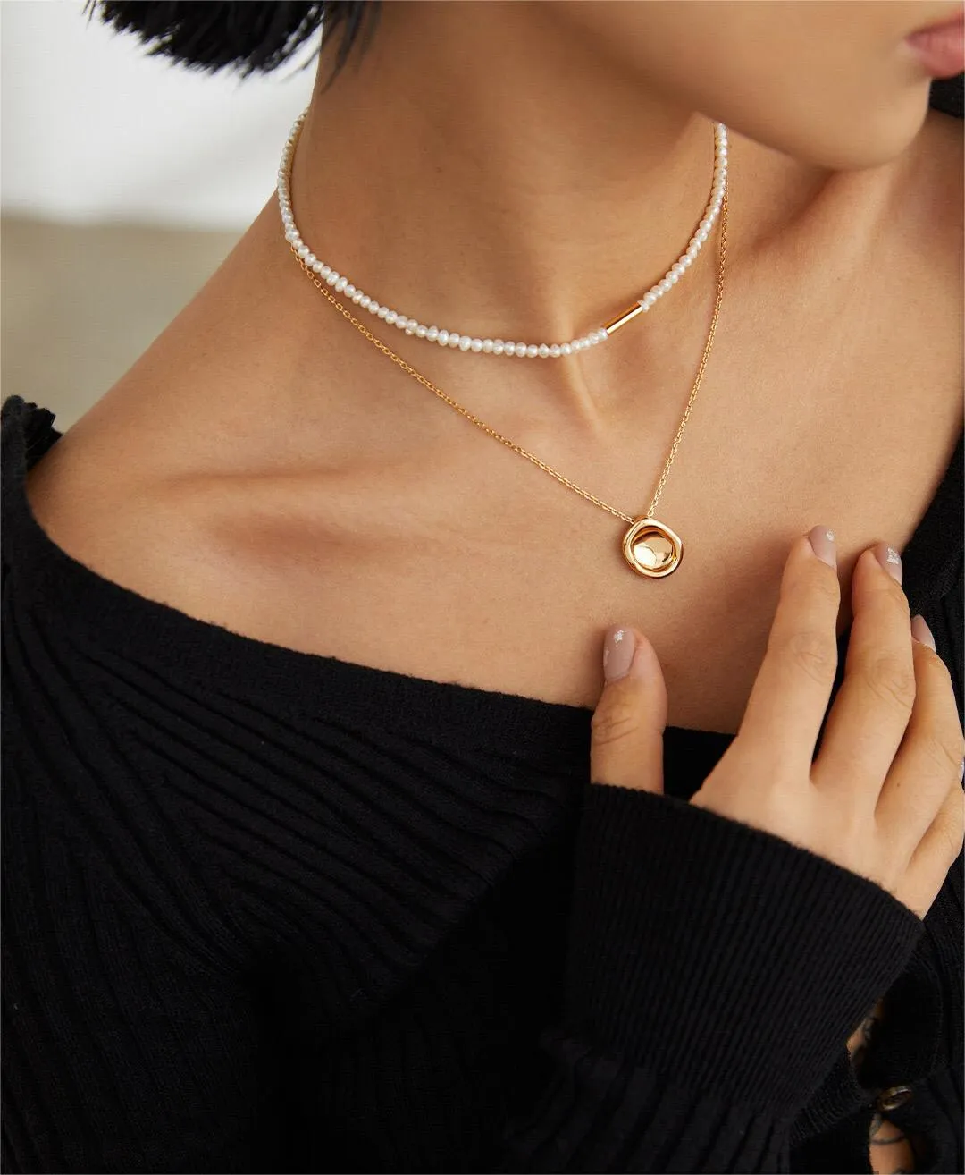 Geometric Pendant Necklace in Gold Vermeil
