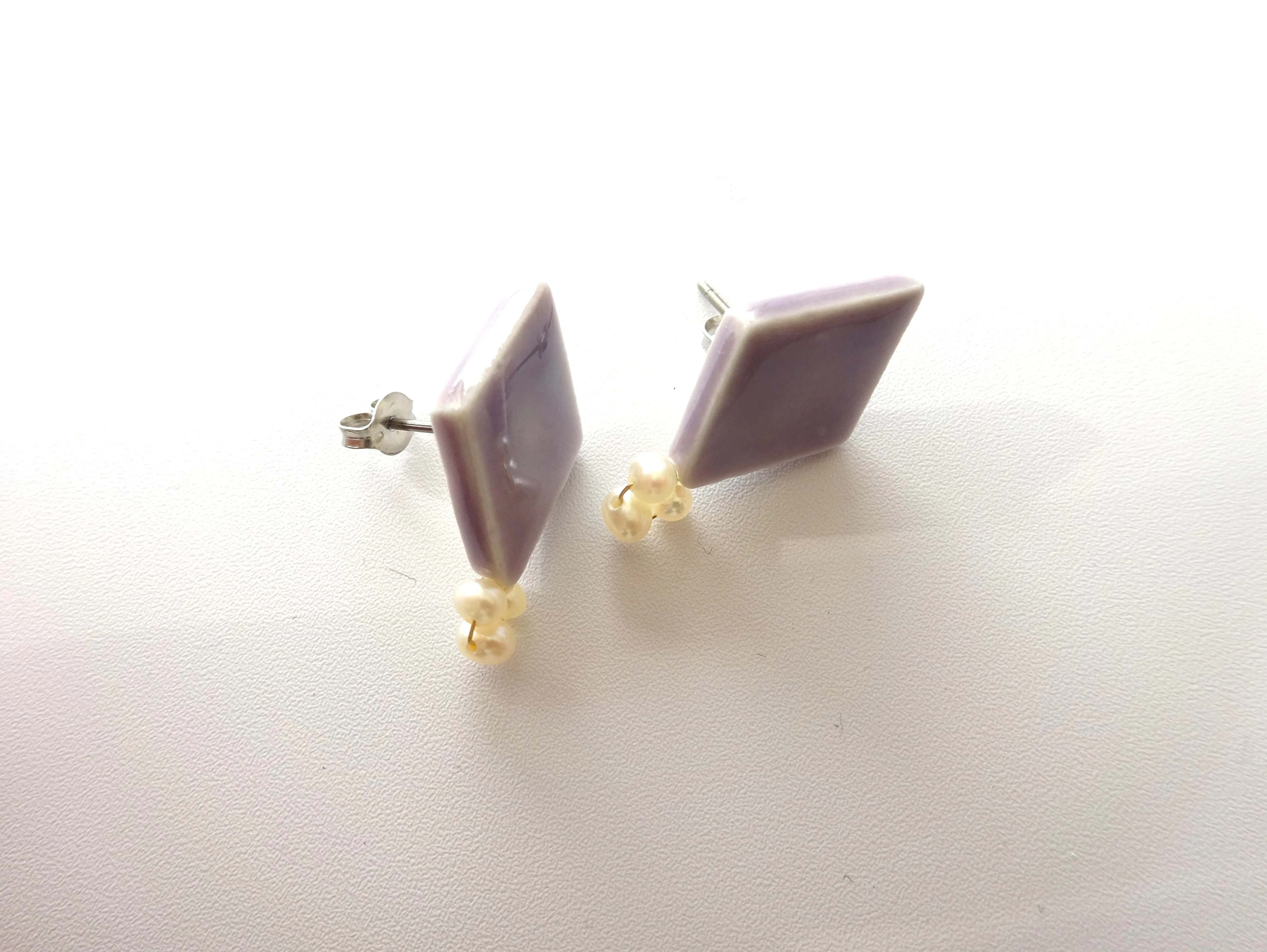 Hishigata Freshwater Pearl Pierced Earrings / Clip-on Earrings Lavender