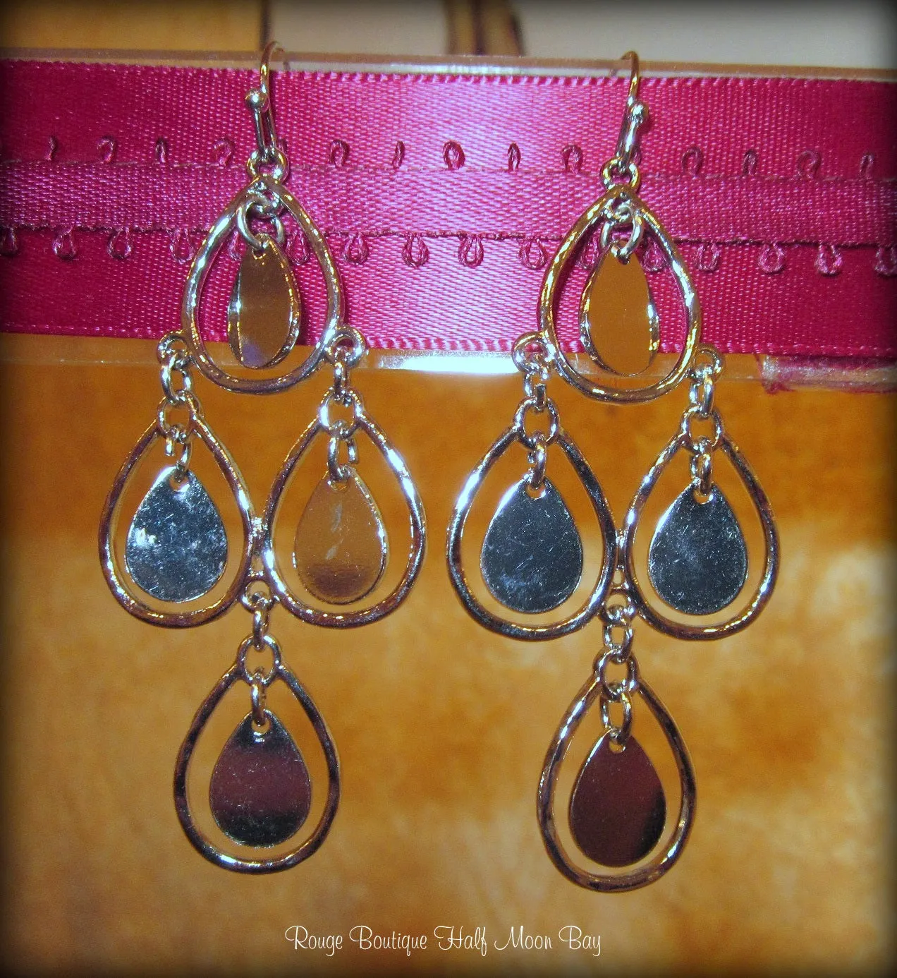 Metal teardrop earrings