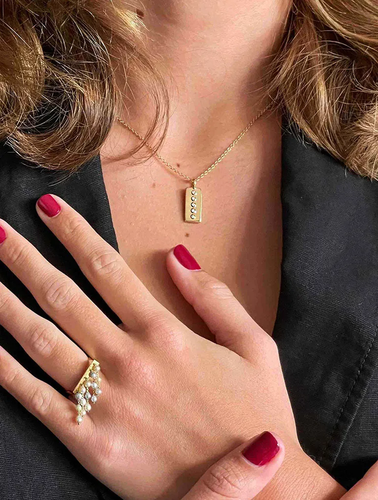 Minimal - Pendant with diamonds