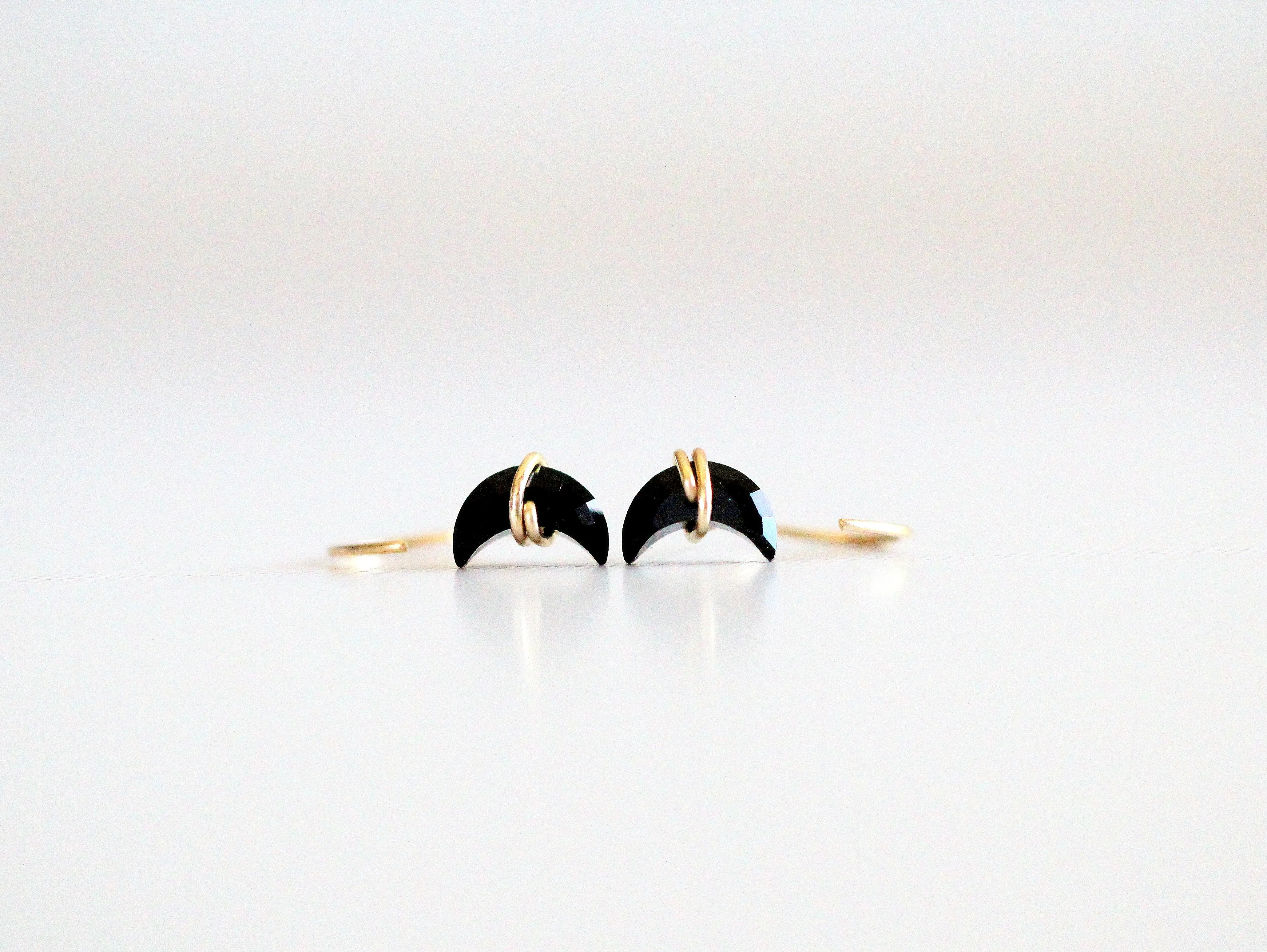 Moonbeam Hug Hoops - Black Agate