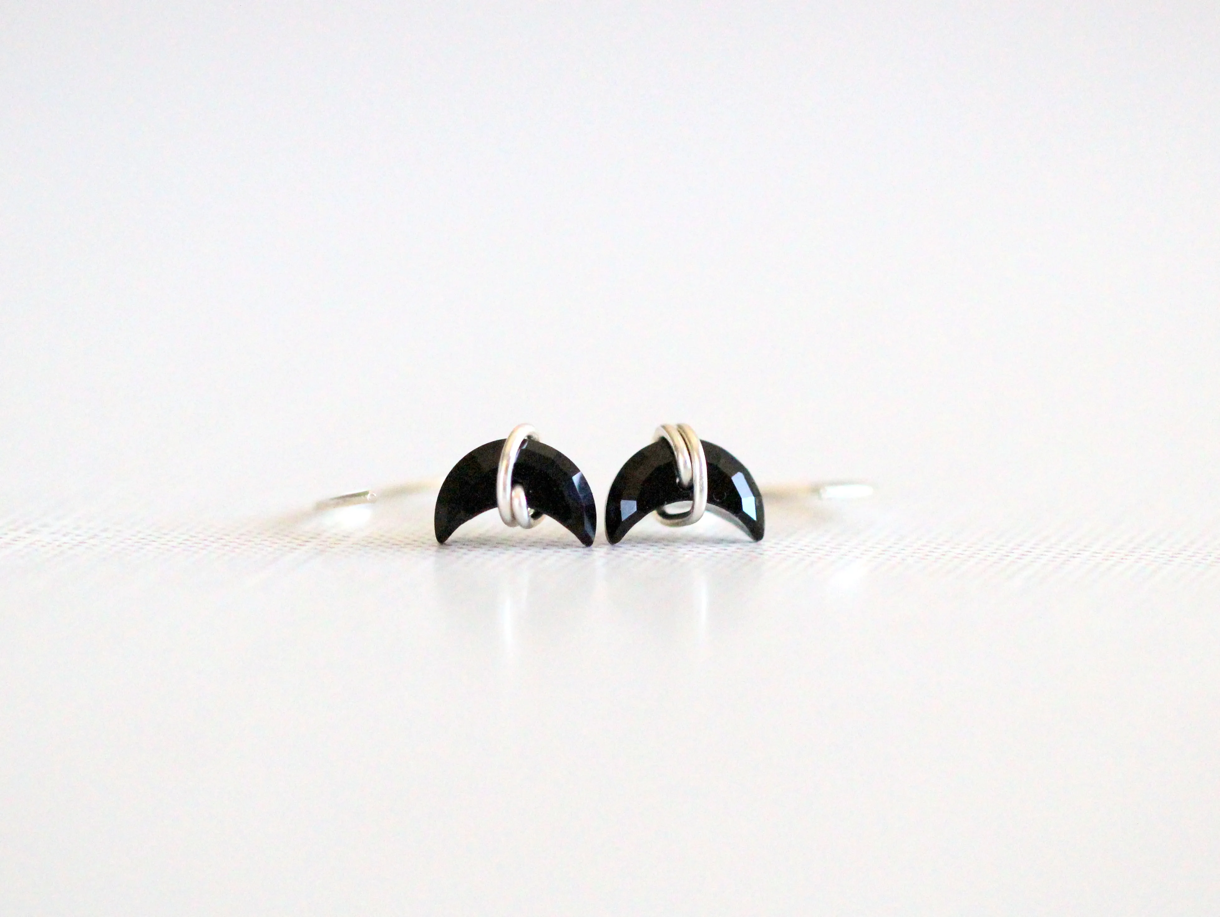 Moonbeam Hug Hoops - Black Agate