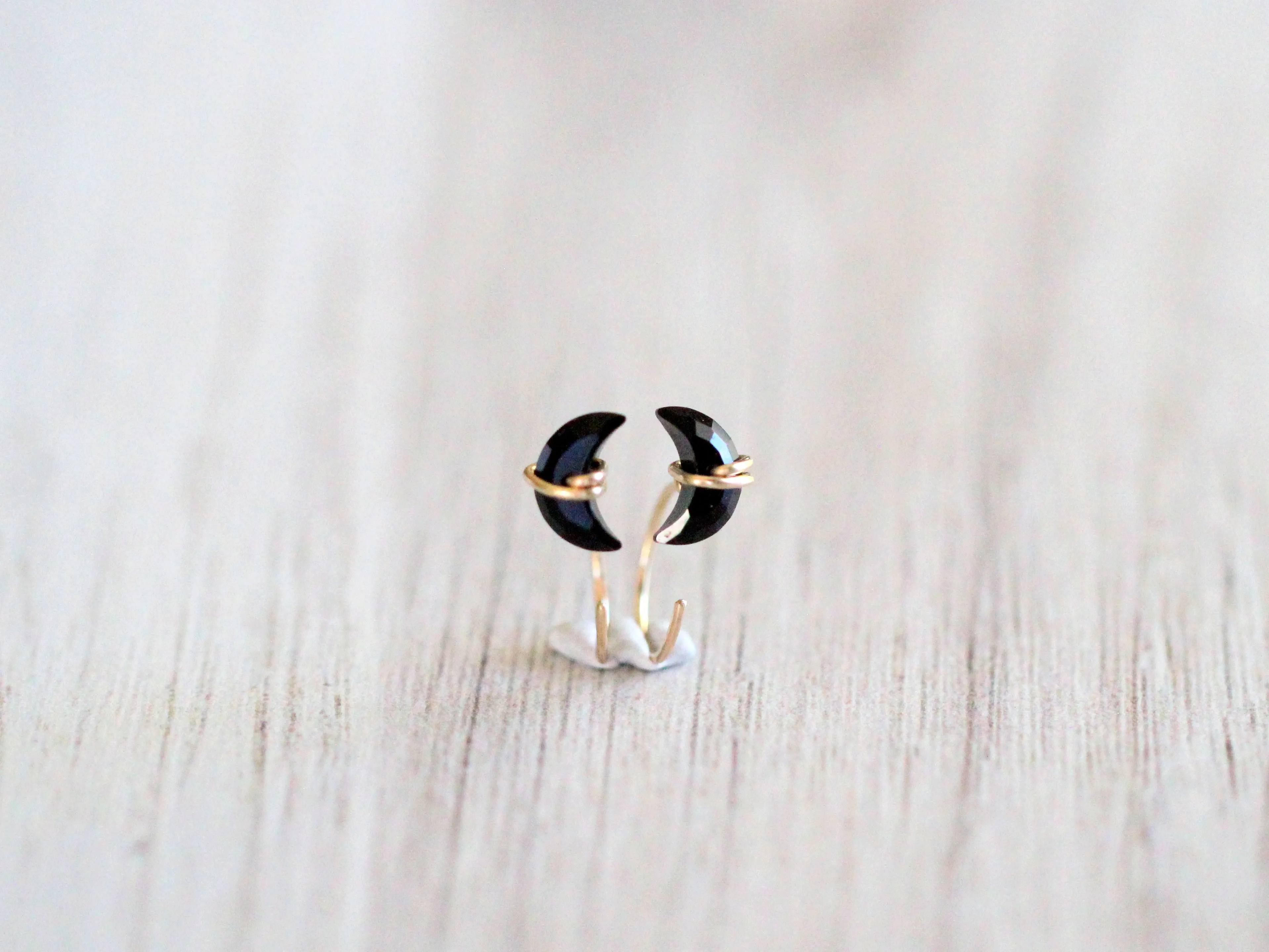 Moonbeam Hug Hoops - Black Agate