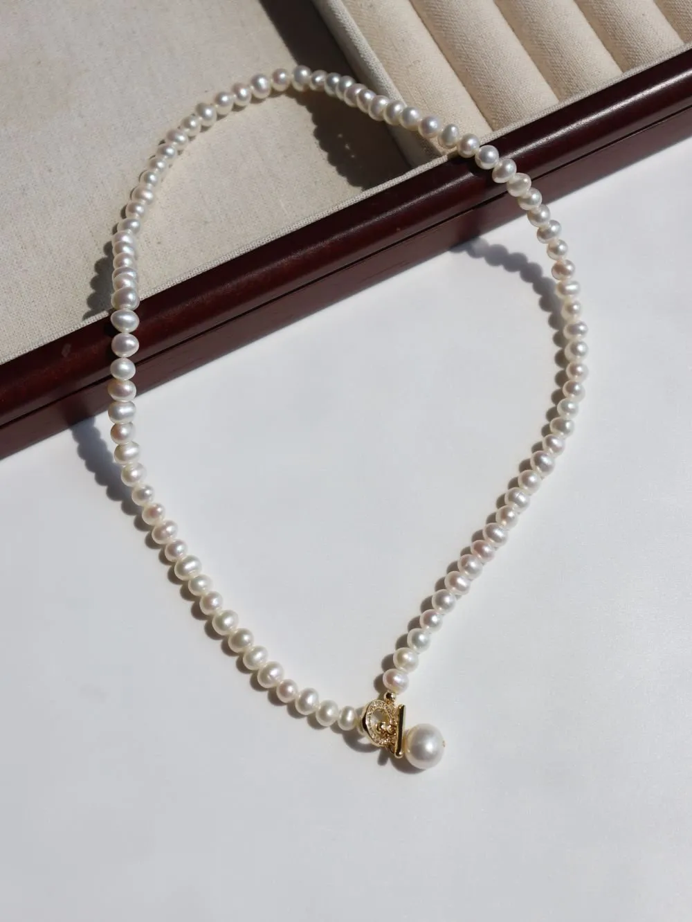 Natural Freshwater Pearl Zircon OT Buckle Necklace