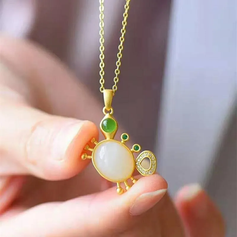 Natural Hetian jade small crab egg face heart-shaped pendant necklace