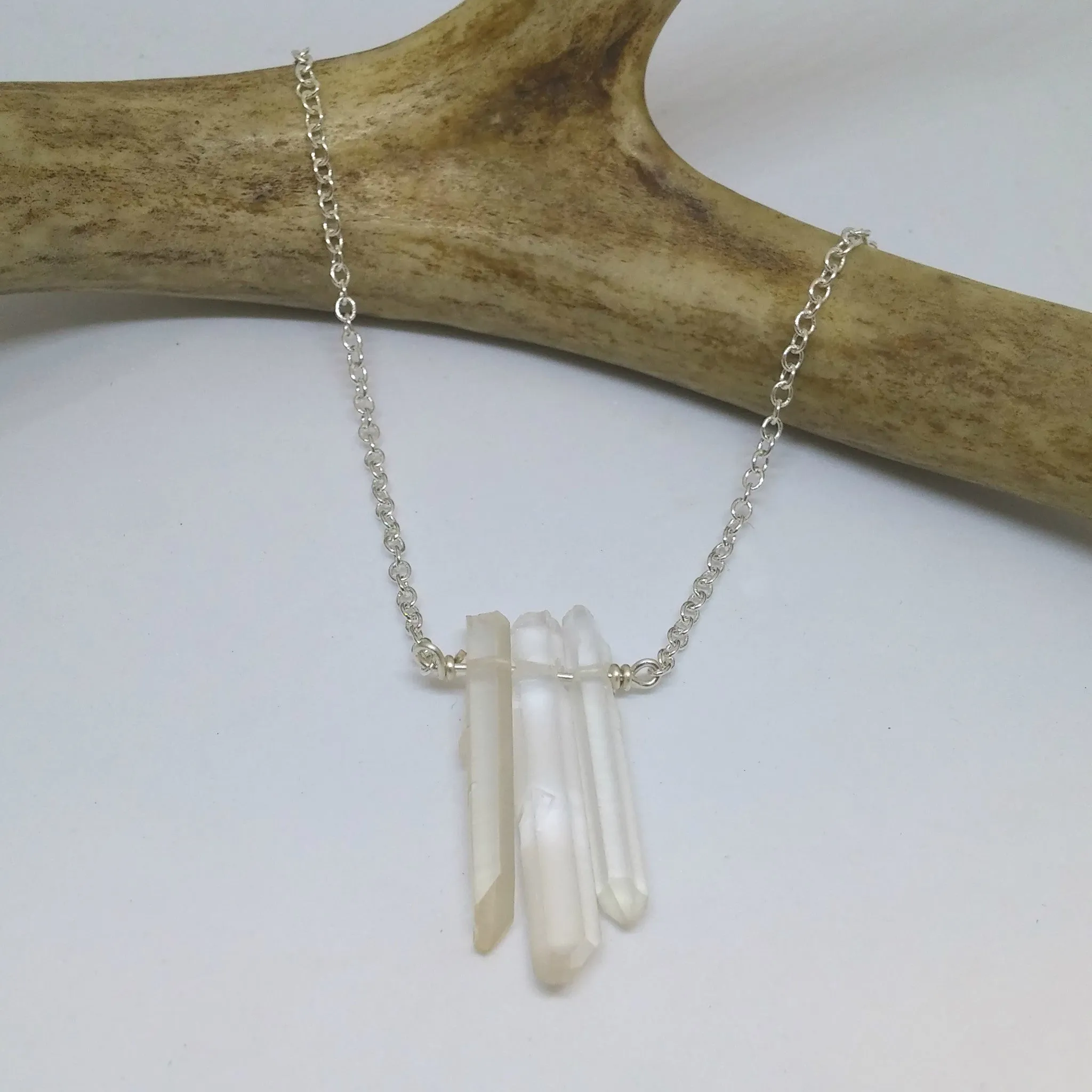 NATURAL QUARTZ CRYSTAL POINT BAR NECKLACE
