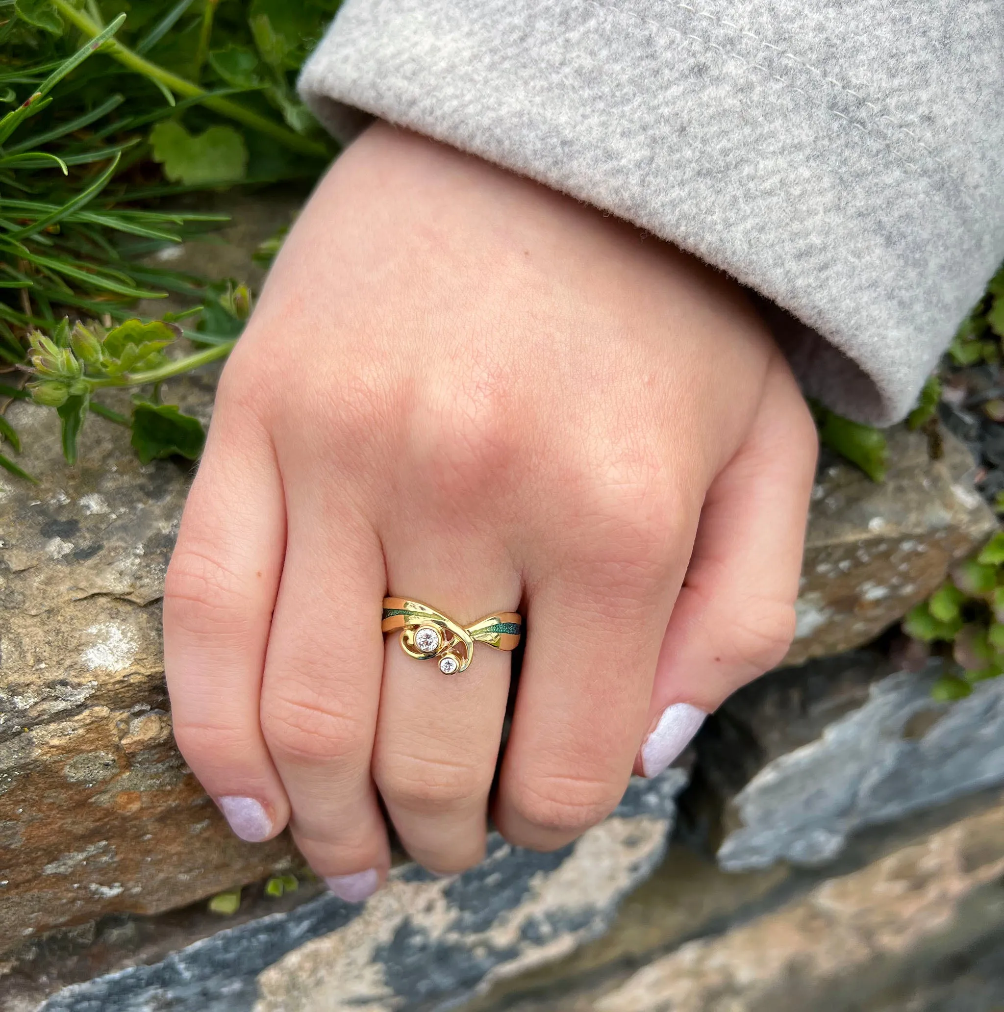 New Wave ‘Ocean’ Enamel Diamond Ring Set in 18ct Yellow Gold