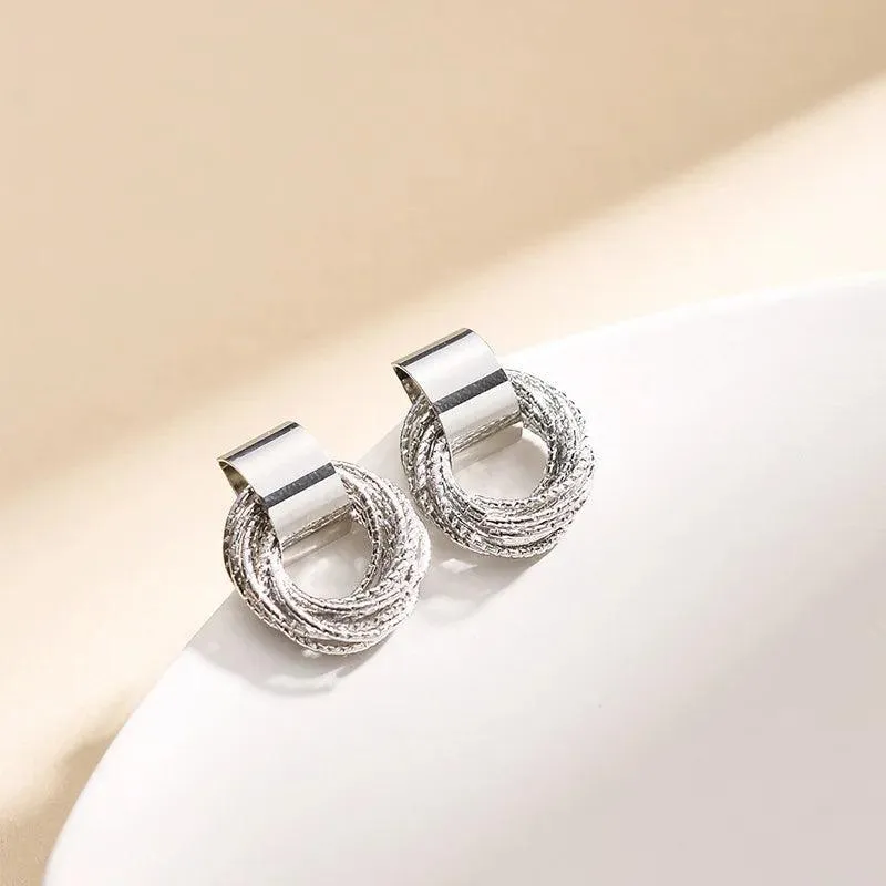Retro Gold Circle Stud Earrings: Vintage Korean Jewelry - Stylish Women's Fashion
