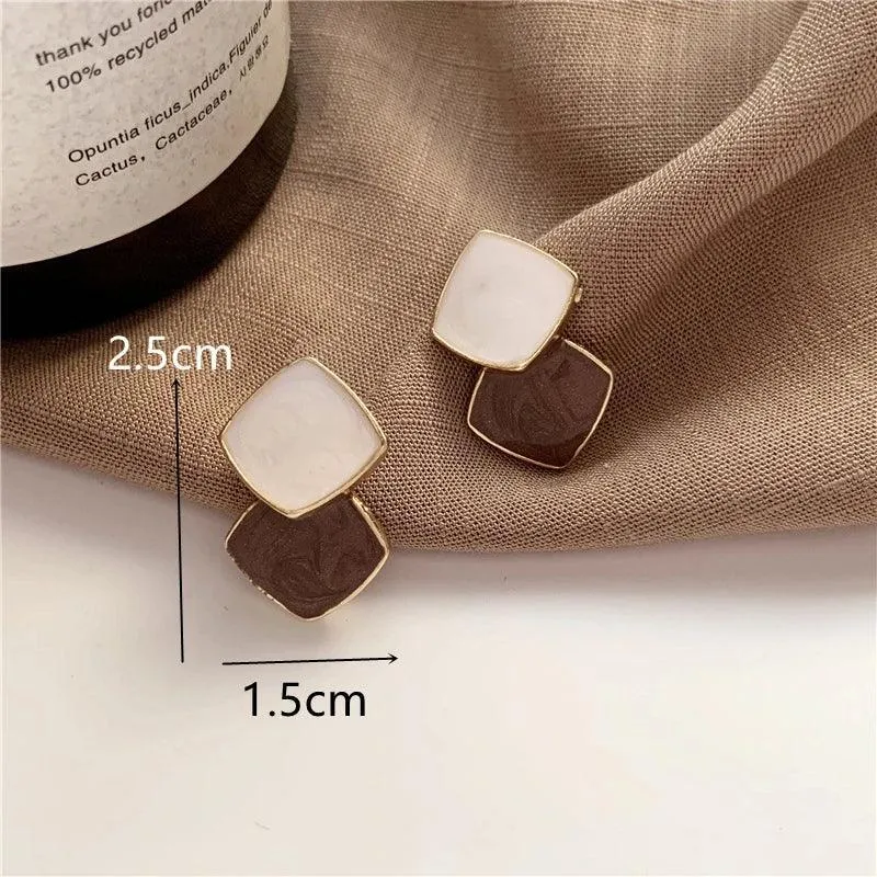 Retro Gold Circle Stud Earrings: Vintage Korean Jewelry - Stylish Women's Fashion