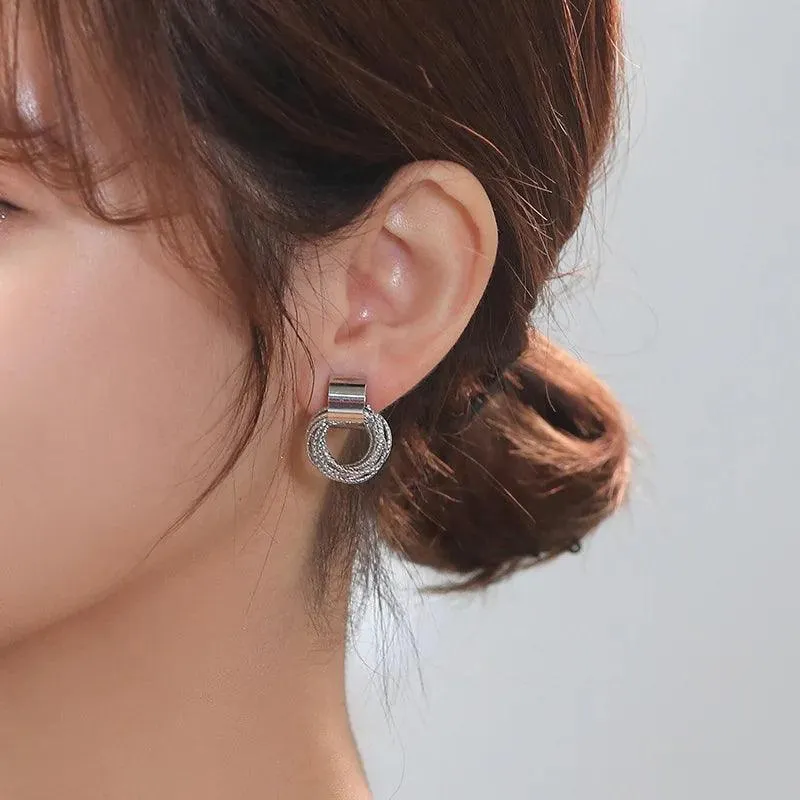 Retro Gold Circle Stud Earrings: Vintage Korean Jewelry - Stylish Women's Fashion