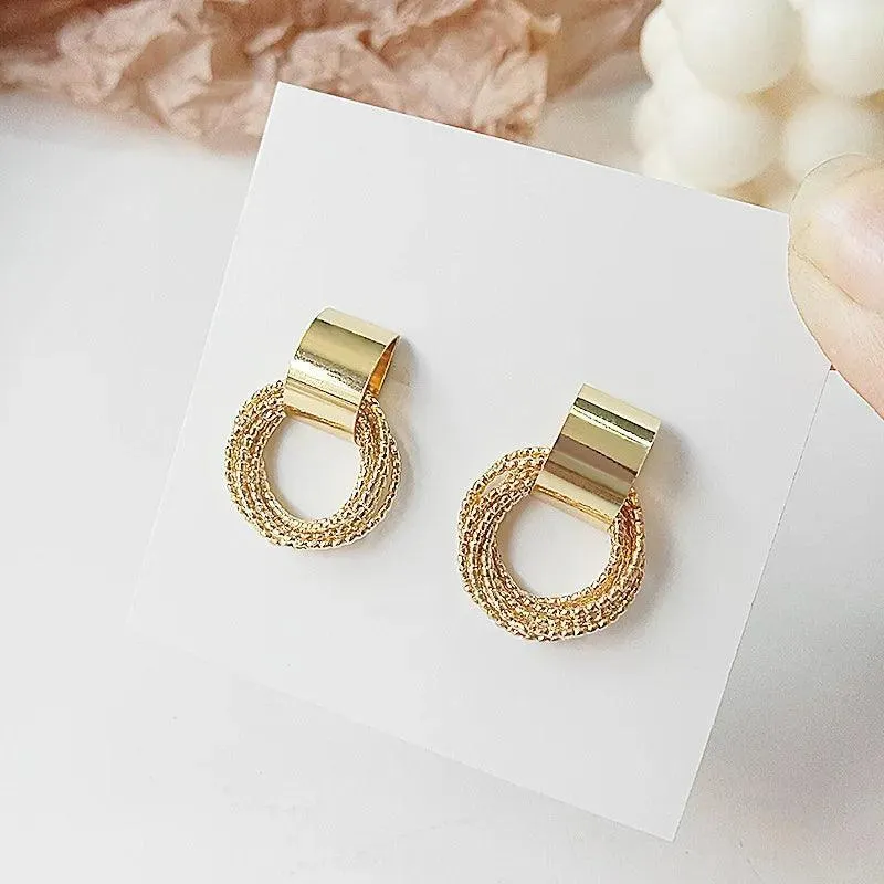 Retro Gold Circle Stud Earrings: Vintage Korean Jewelry - Stylish Women's Fashion