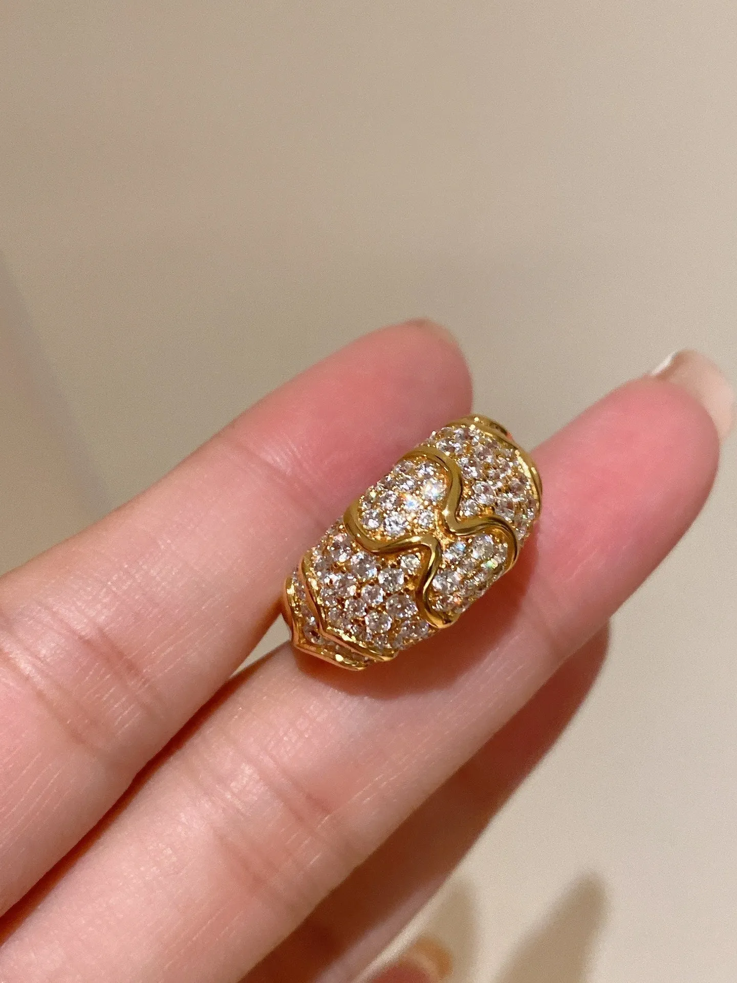 Ripple Pattern Pavé Ring