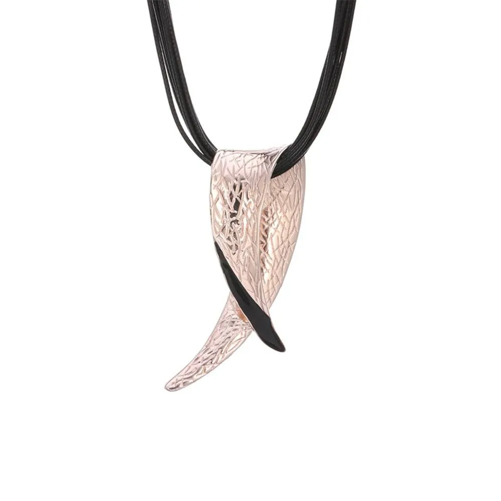 Simply chic Pendant Necklaces