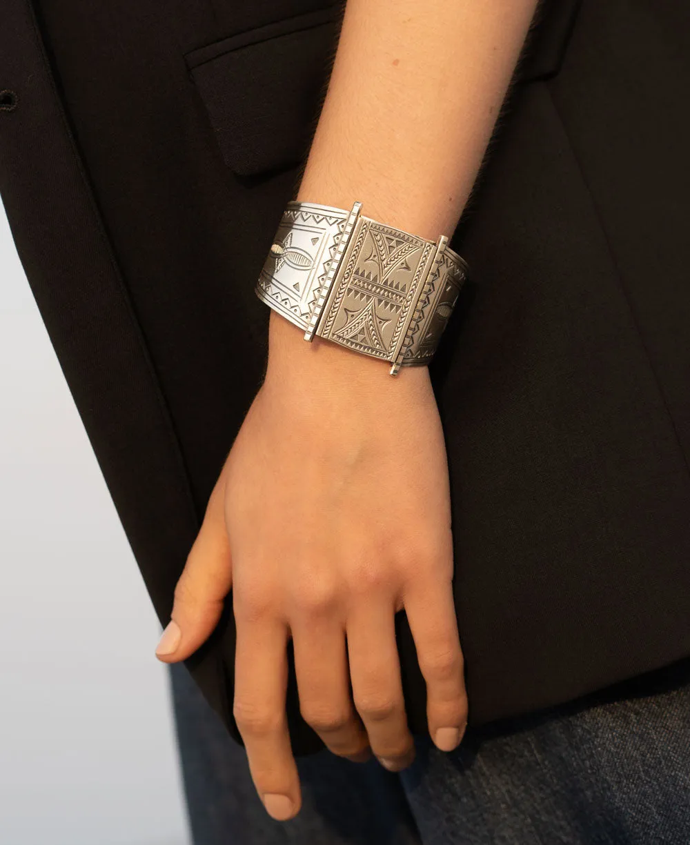 Sterling Silver Wide Cuff Bracelet: A Statement of Elegance and Craftsmanship