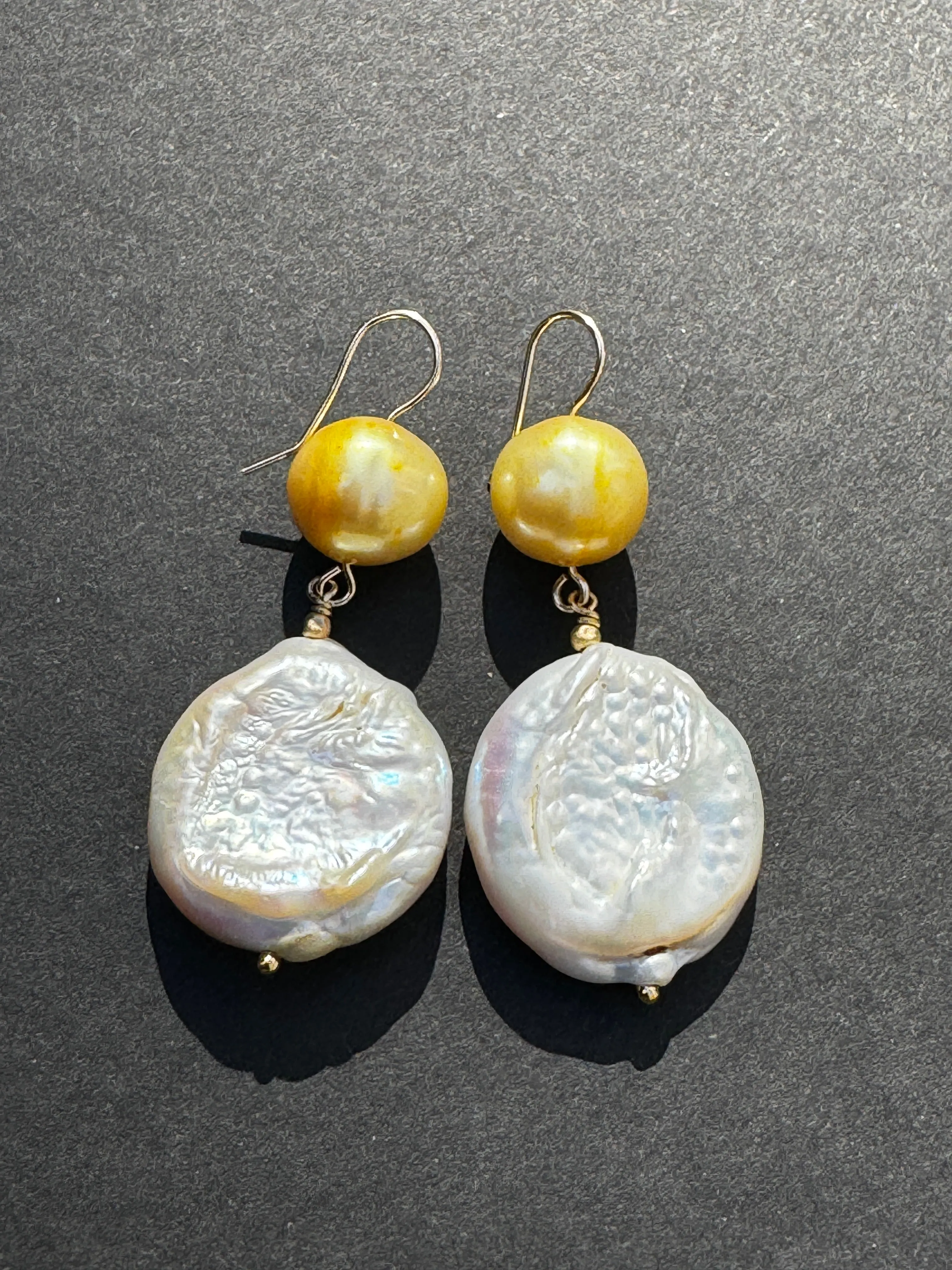 The Golden Collection Pearl Earrings