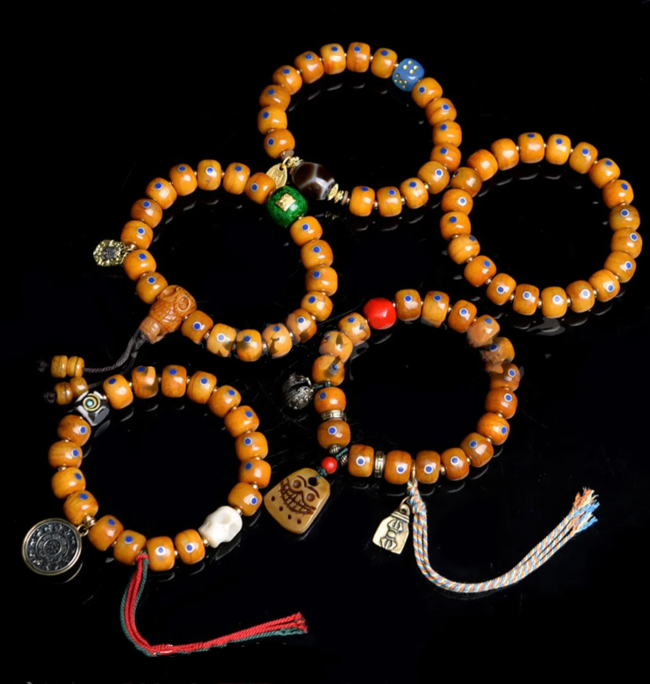 Tibetan Antique Agate Dzi Bracelet with Inlaid Lapis Lazuli