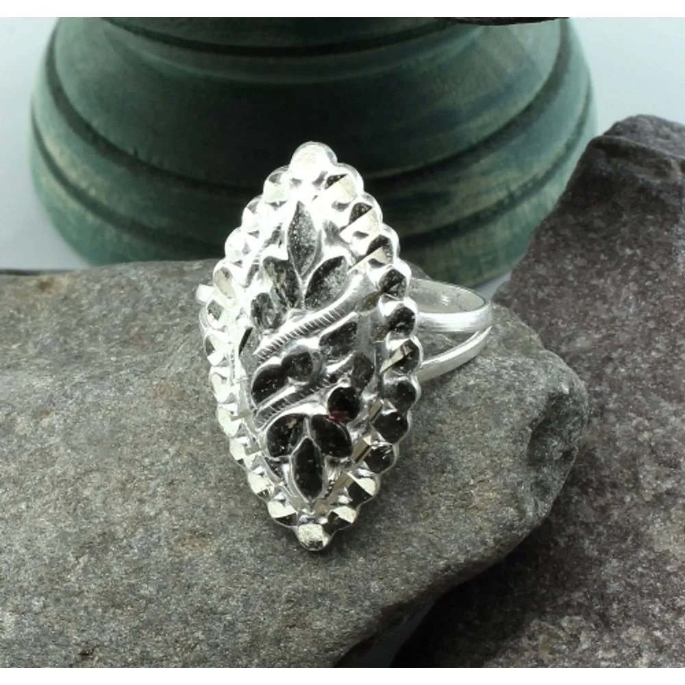Traditional Design sterling silver ring for women