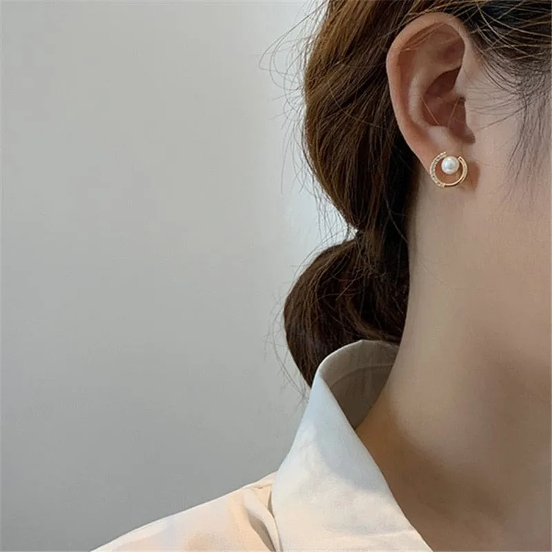 Trendy Round Exquisite Pearl Round C-shaped Simple Stud Earrings For Women