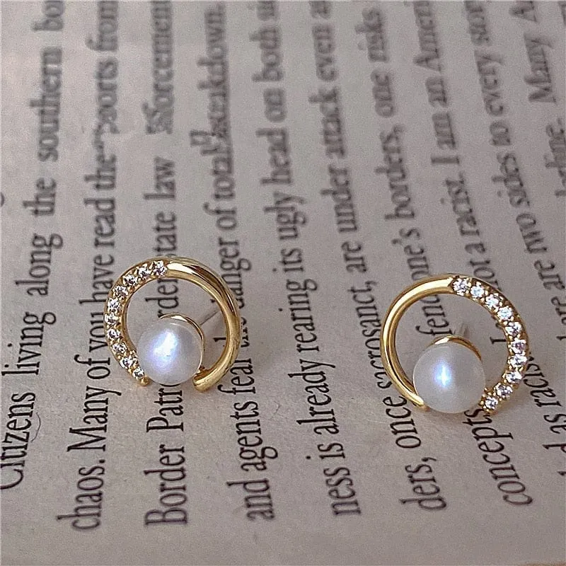 Trendy Round Exquisite Pearl Round C-shaped Simple Stud Earrings For Women