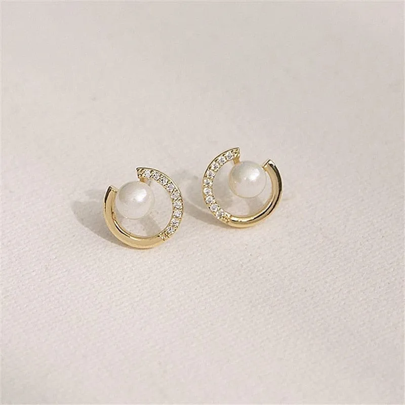 Trendy Round Exquisite Pearl Round C-shaped Simple Stud Earrings For Women