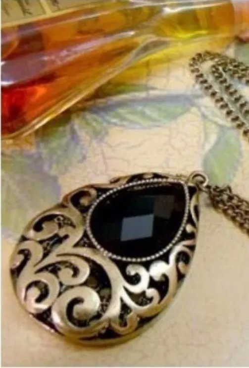 Vintage Black Pendant Necklace